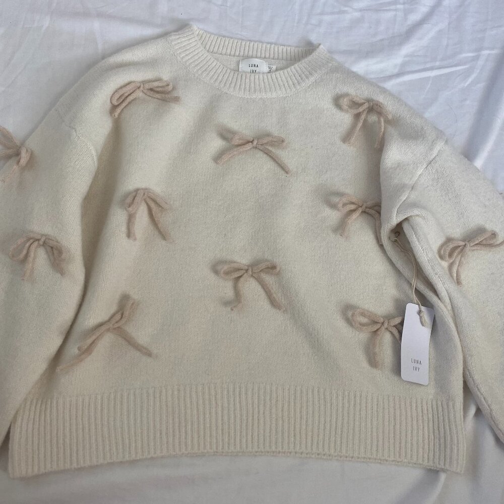 New Luna Ivy (anthropologie) creme sweater with tan bows Size: Small.